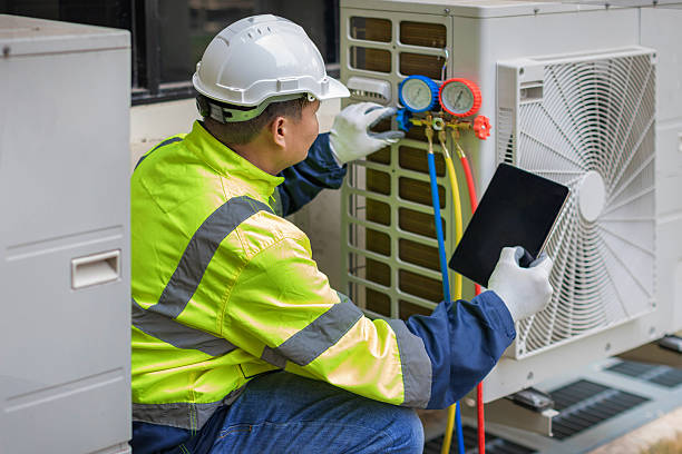 Professional Hvac technician working in Pataskala, OH